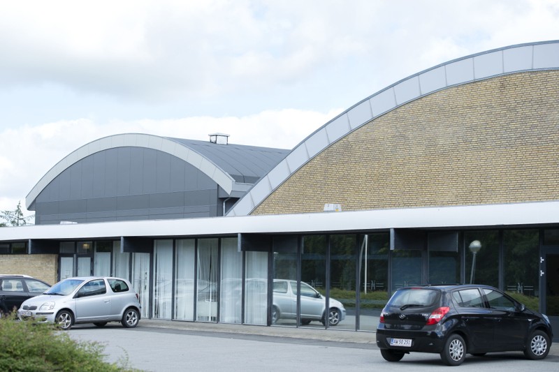 Det var her ved Vadumhallen tæt på skolen, de brugte kanyler blev fundet i sidste uge.