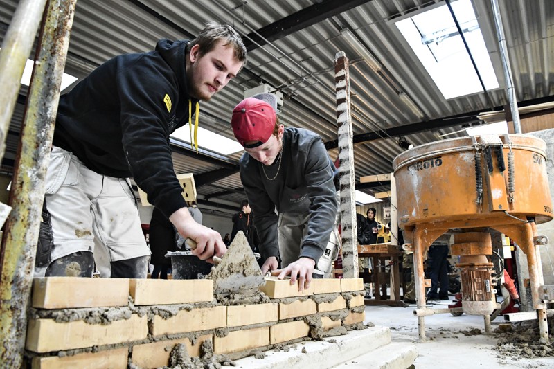 De voldsomme stigninger i priser på materialer er en af forklaringerne på, at erhvervsskolen EUC Nord nu må finde besparelser for 17 millioner kroner.