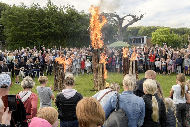 Der bliver traditionen tro holdt Sankt Hans fest i Aalborg Zoo igen i år, og det er typisk et arrangement, der tiltrækker et stort antal børnefamilier, der samtidig benytter lejligheden til at hilse på havens mange dyr. Arkivfoto: Lars Pauli