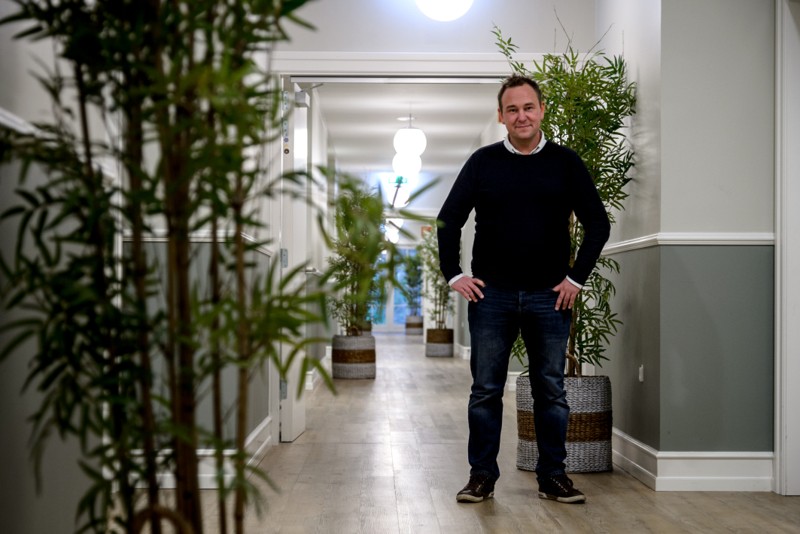 HR-chef Jesper Jensen får ikke problemer med at finde kvalificerede medarbejdere til de ledige stillinger til sæson 2023.