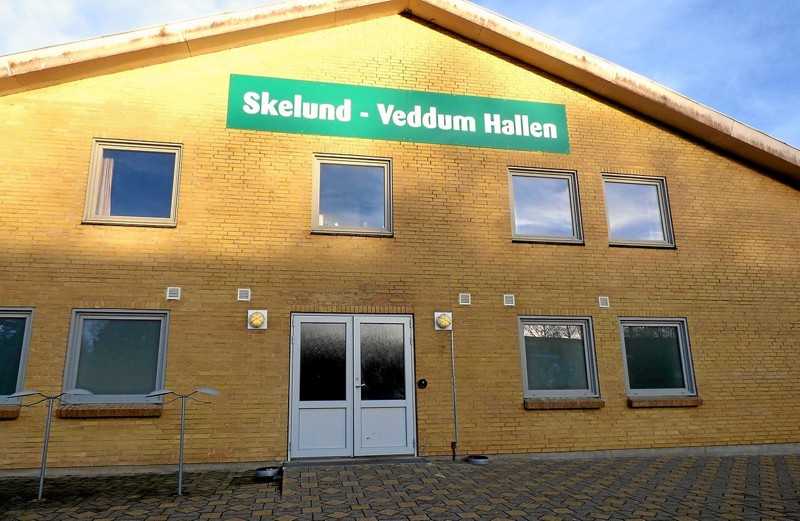 Der står nogle fantastiske ildsjæle bag Skelund-Veddum Hallen, men det kniber dem at få økonomien til at løbe rundt. Kultur- og fritidsudvalgets formand, Jens-Henrik Kirk (K), talte på byrådets januarmøde varmt for at man eftergiver hallen et kommunalt lån.