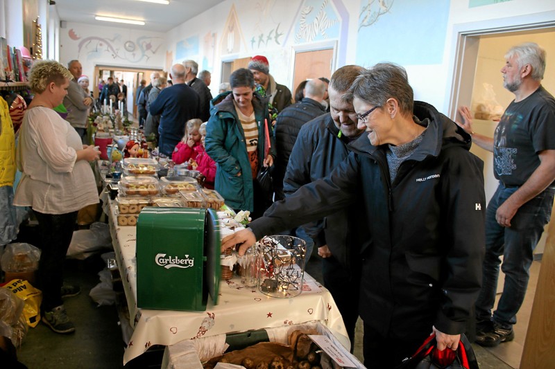 Der var mange gæster i Moseby søndag til den årlige julebazar.