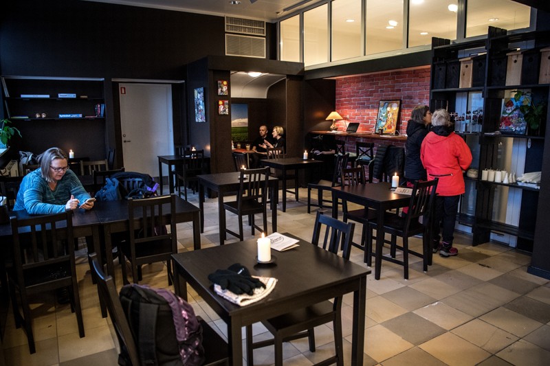 Hobro Stations gamle kiosk har de sidste tre år været ramme om Cafe på Banen. Snart er det slut.