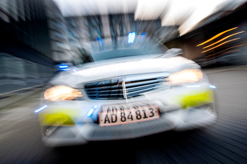 En 37-årig mand måtte tirsdag aften en tur med på stationen, efter han påkørte en parkeret bil.