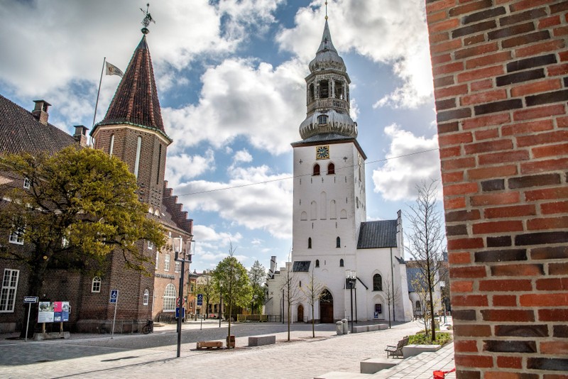 Budolfi Kirke skal også have en fremtrædende rolle i projektet, der skal formidle byens historie for både lokale og turister.