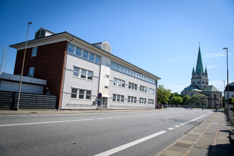 Det tidligere posthus på Skippergade i Frederikshavn skal rumme det kommende skattecenter, der ventes klar i sommeren eller efteråret 2023.