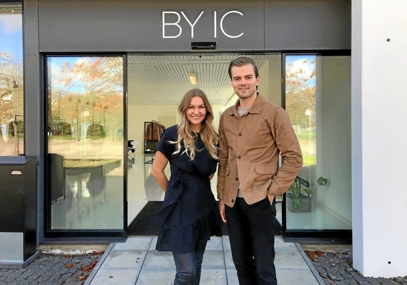 Astrid Ingemann Christensen og Martin Windelborg står bag det succesfulde tøjunivers BYIC, der nu er beliggende på Østerågade.