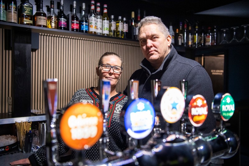Palle Nielsen og Gitte Hostrup, forpagtere af diskotek Nattergalen, har besluttet at lukke på grund af dårlig økonomi.