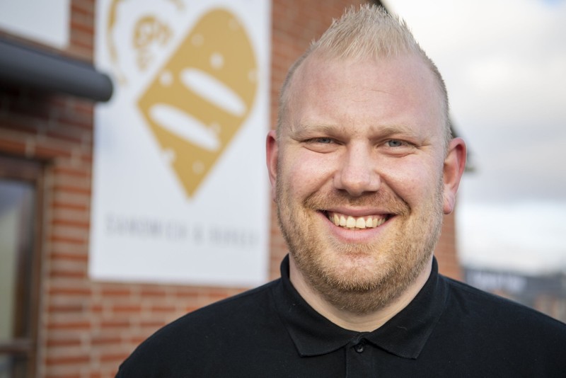 Mads Møller Jespersen har knoklet for at redde Café Mundtøjet, men nu er cafeen taget under konkursbehandling i Skifteretten i Aalborg. Foto: Kim Dahl Hansen