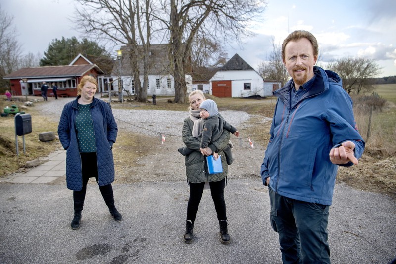 Forældre ved bondegårdsbørnehaven Regnbuen i Hadsund protesterer imod, at politikerne vil nedlægge den. Arkivfoto: Lars Pauli