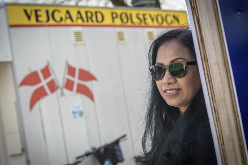 Pinda og Niels Frost overtog Vejgaard Pølsevogn i 2021, og siden da har den ændret sig fra traditionel pølsebod til primært at være takeaway-sted med fokus på thaimad.