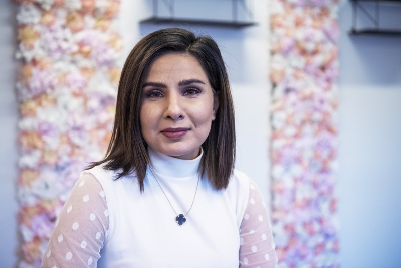 - Her får jeg to separate behandlerrum, og jeg vil gerne have en ansat, som kan overtage behandlinger i det ene, fortæller Sahar Salal. Foto: Kim Dahl Hansen