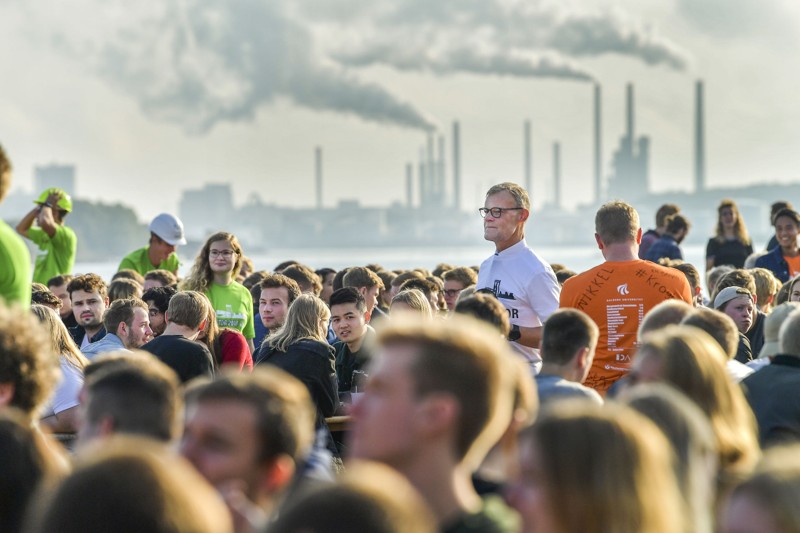 Det er en mangeårig tradition i Aalborg, at nye studerende mødes til morgenkaffe. Arkivfoto: Michael Koch