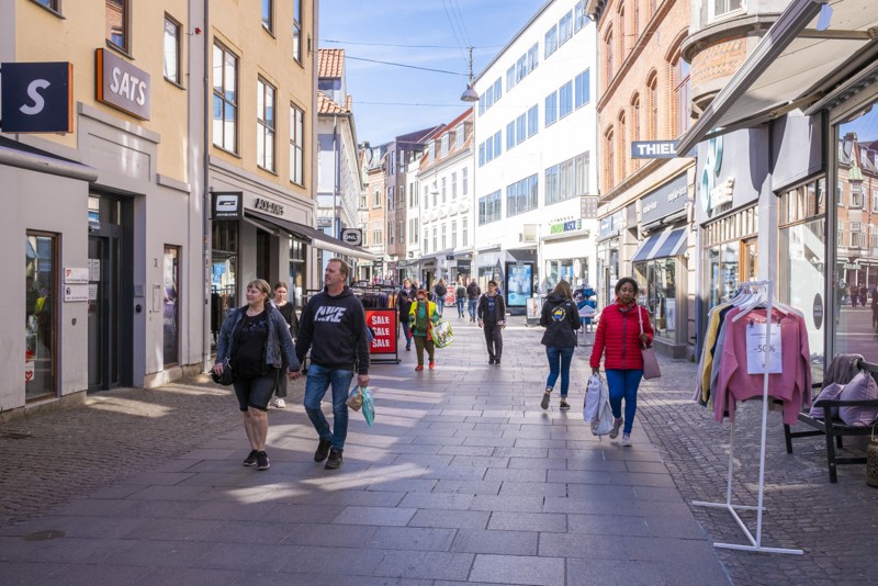 Flere og flere butikker holder åbent, og nu er der også gang i de liberale erhverv igen. Foto: Lasse Sand