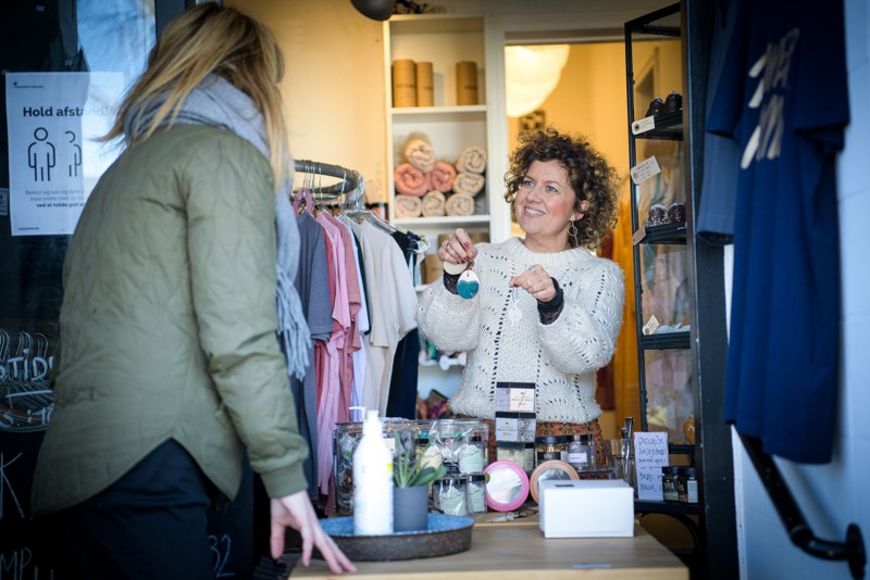 Sofie Ellegaard elsker at eksperimentere med forskellige måder at gøre tingene på - da andre butikker lukkede ned under corona lavede hun f.eks. dørsalg. Arkivfoto: Bo Lehm