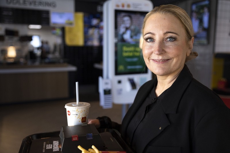 Britta Børdings karriere startede hos McDonald's i Haverslev, hvor hun selv langede burgere over disken.
