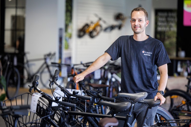 Morten Andersen, som ses på billedet, bestyrer Fri Bike Shop i Frederikshavn, mens hans bror Michael bestyrer butikken i Skagen.
