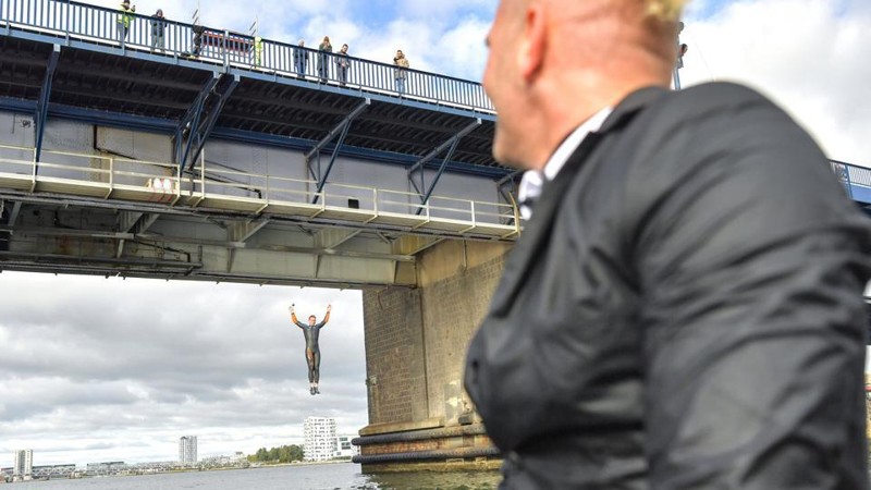 Testen i oktober 2020 viste, at det sagtens kunne lade sig gøre. Selve Bridge Jump foregik den 28. august 2021. Foto: Claus Søndberg