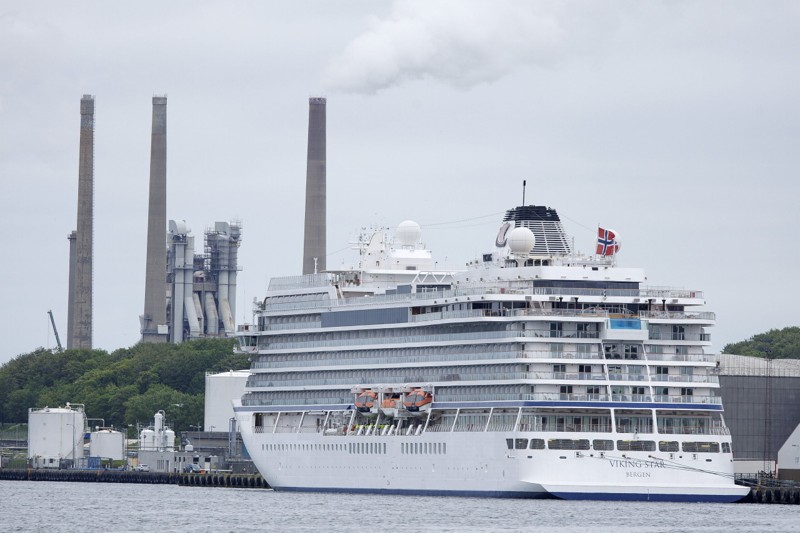 Krydstogtskibet Viking Star er i byen i dag, men som du kan se her, ligger det ikke i området, hvor byen normalt tager imod gæsterne. Foto: Torben Hansen