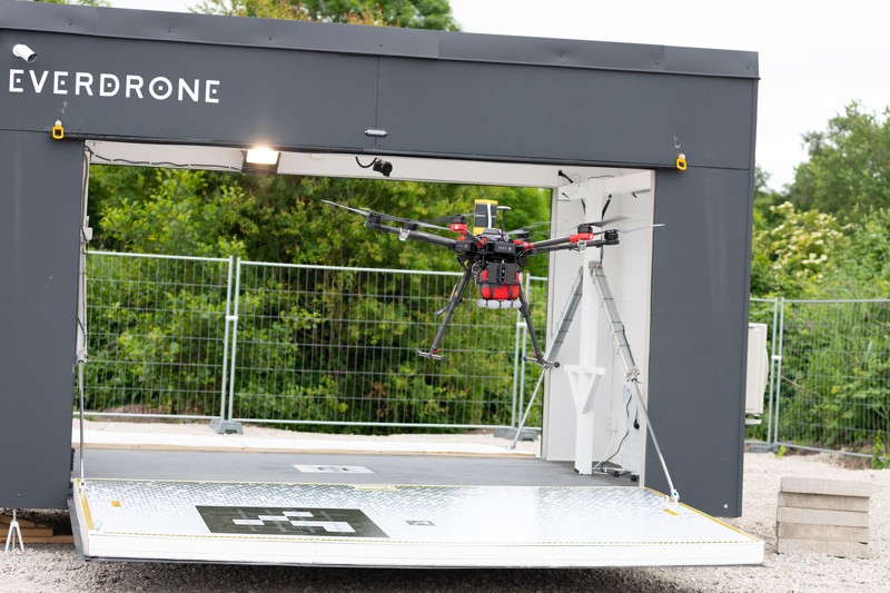 Everdrone leverer dronen, der kan sendes afsted, så snart der er mistanke om hjertestop. Foto: Line Bloch Klostergaard