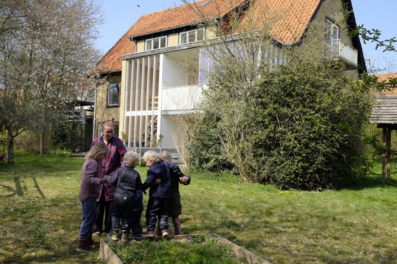 - Det har altid været en drøm, at skolen skulle have en børnehave, så vi har gået og ventet på bygningen i 10-12 år. Den ligger klos op ad skolen og er perfekt til at have børnehave i, siger skoleleder Per Ølholm.