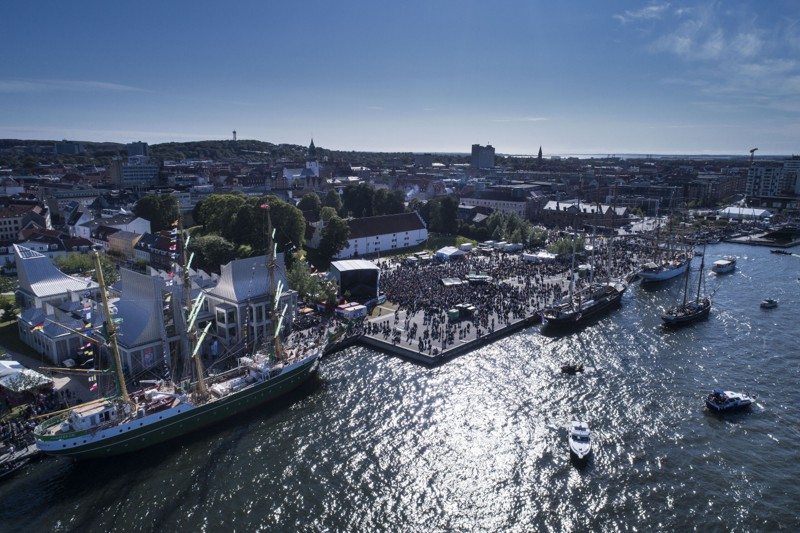 Koncerterne trækker altid masser af mennesker til byen sammen med de flotte sejlskibe. Arkivfoto: Lars Horn/Baghuset