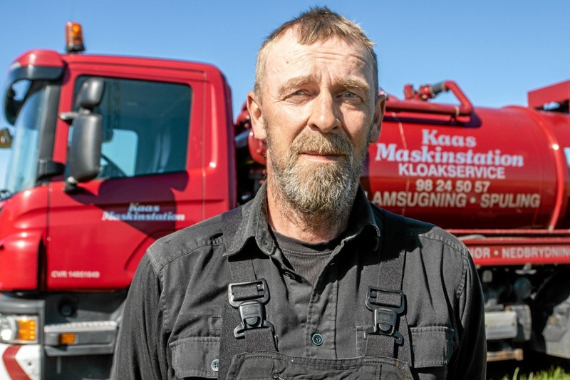 Kurt Kjærsgaard leder Kaas Maskinstations afdeling for kloakservice. Som tidligere medarbejder i Pandrup kommune kender Kurt samtlige septiktanke på egnen. Foto: Jesper Hansen