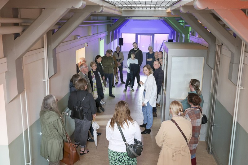 Torsdag var der åbningsdag i Jernbanegade 12 i Hjørring med rundvisninger, udstillinger, koncerter, taler og fællesspisning. Foto: Bente Poder