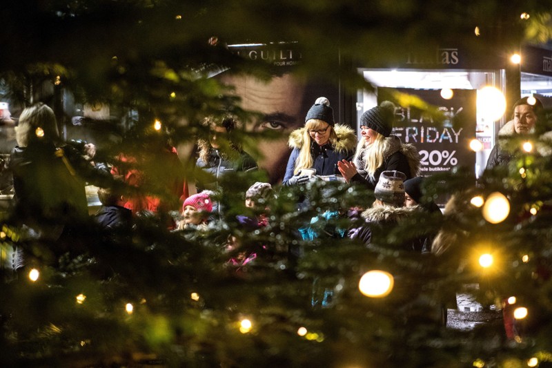 Der vil være salg af juletræer og juledekorationer på Store Torv i Hobro de første tre lørdage i december.