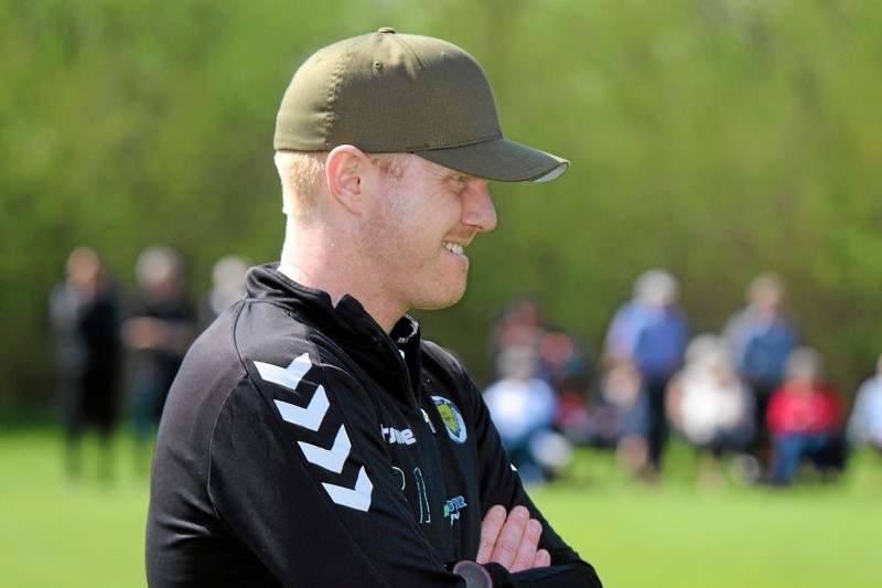 Træner Claus Thomasen var tilfreds med sit hold, men ikke med dommeren. Foto: Flemming Dahl Jensen
