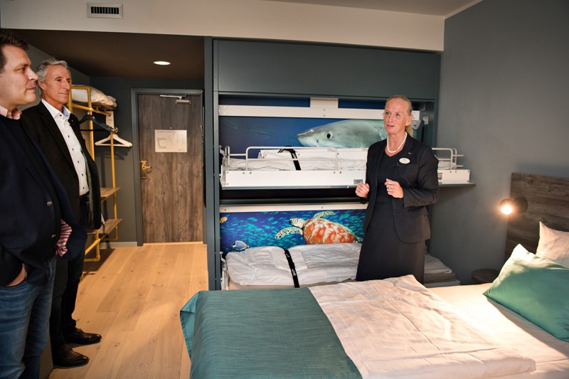 Marianne Bredevang er glad for prisen, som hviler på en hverdag, hvor man gør mange nationaliteter til et positiv oplevelse. Foto: Hans Ravn
