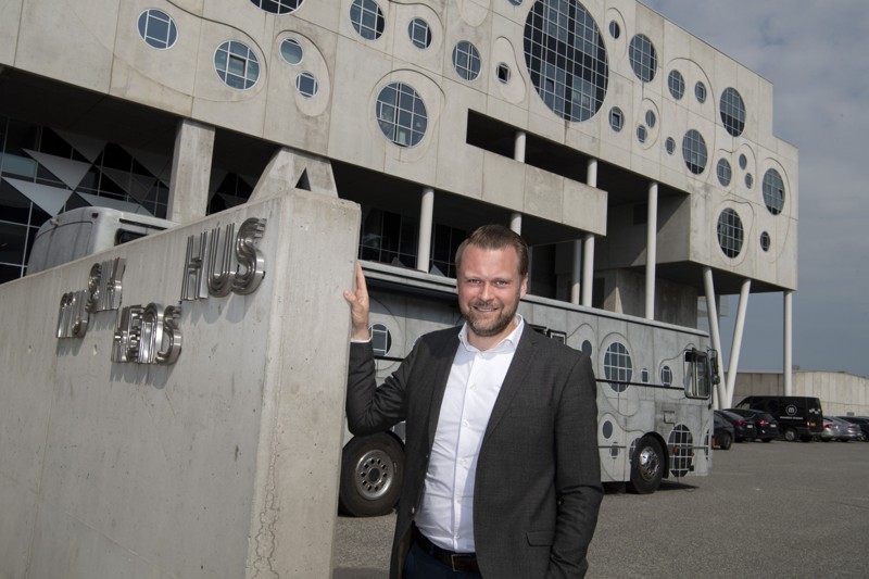Direktør for Musikkens Hus Lasse Rich Henningsen er både glad og stolt over projektet - og han vil ikke afvise, at der kommer en bus mere. Foto: Mette Nielsen