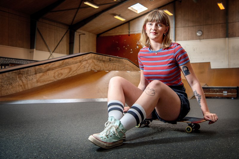 18-årige Pernille Iversen har sammen med UngAalborg lavet et skate-hold for piger. Foto: Lars Pauli