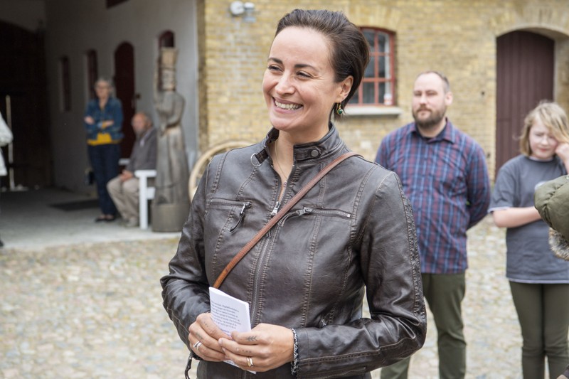 Den populære sangerinde Julie Berthelsen underholder på savannen i Aalborg Zoo, når der søndag den 23. juni holdes Sankt Hans fest, ligesom hun også holder selve båltalen. Arkivfoto: Kim Dahl Hansen