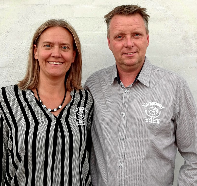 Pia Løkke Vanggaard og Jan Bro Vanggaard kan fejre 20 år med Vanggaard Staldmontage i Brønderslev Kommune. Privatfoto