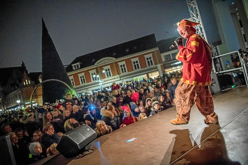 Pyrus plejer at trække mange publikummer, når han optræder med de gode gamle julesange fra Alletiders Jul. Her optræder han i Hjørring.