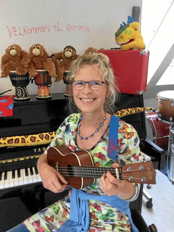 Musikpædagog Annette Møs - står i spidsen for familierytmikken på bibliotekerne i Hobro, Hadsund og Mariager lørdag 2. november. Privatfoto