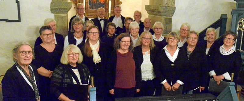 Landsbykoret i St. Brøndum har omkring 25 medlemmer og er siden 1992 blevet ledet af Elisabeth Svenstrup. Privatfoto