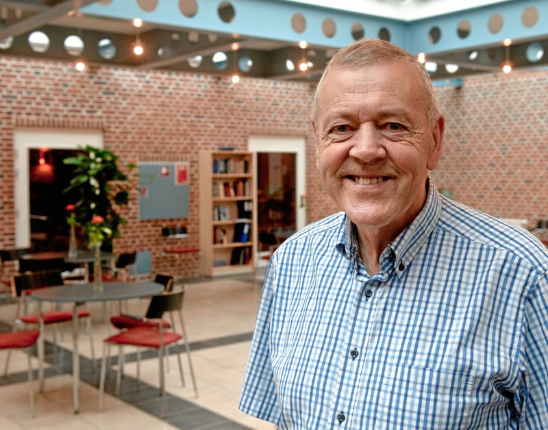 Villy Mølgaard er vendelbo, men har arbejdet mange steder i verden, dels professionelt og dels som medlem af forskellige råd og bestyrelser.