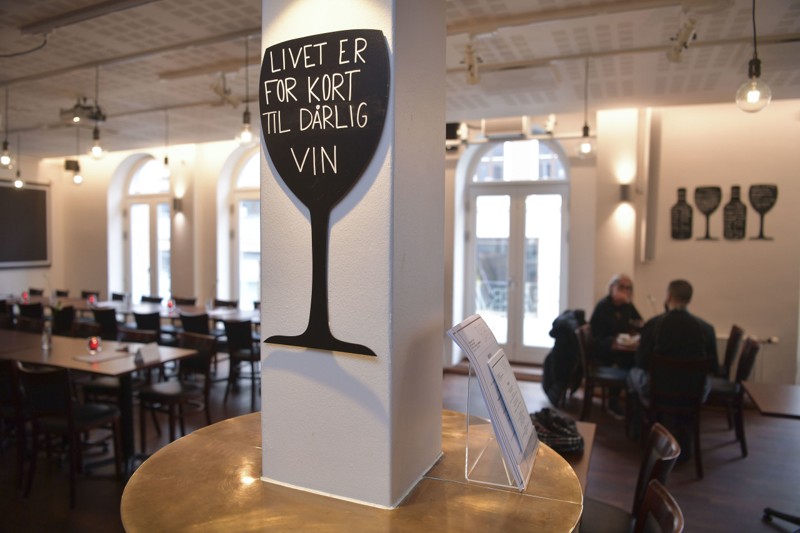Vinen på Teatercaféen smager en smule anderledes på grund af måden, den opbevares på. Foto: Claus Søndberg