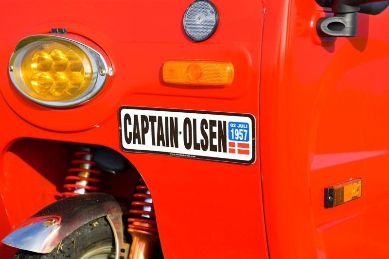 Man sætter vel ikke sit lys under en skæppe, bare fordi man har en nummerplade med sit kælenavn på? For her kommer nemlig Captain Olsen, hvis nogen ellers skulle være i tvivl. Foto: Jesper Thomasen