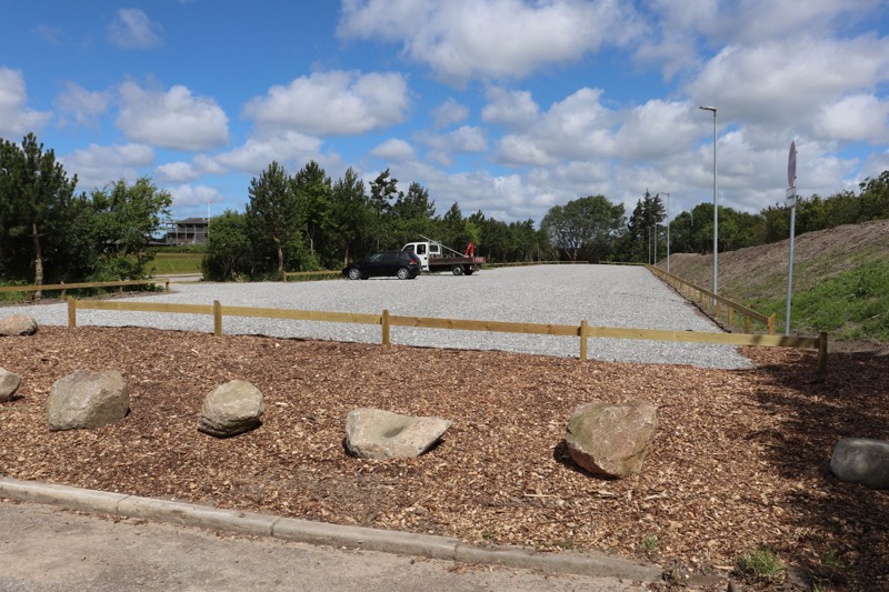 Sådan ser den nye parkeringsplads på Egholm Færgevej ud. Foto: Aalborg Kommune