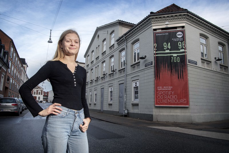 23-årige Amanda Haar medvirker i stykket Spotify og Radio Luxembourg, der har premiere 2. februar. Foto: Lars Pauli