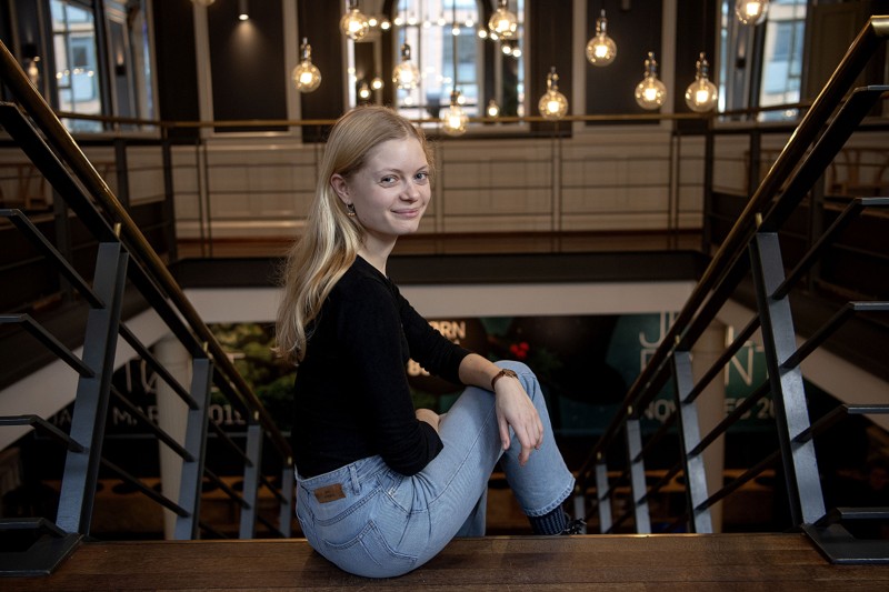 Amanda Haar har regelmæssigt besøgt teatret siden hun flyttede til byen for et par år siden. Foto Lars Pauli