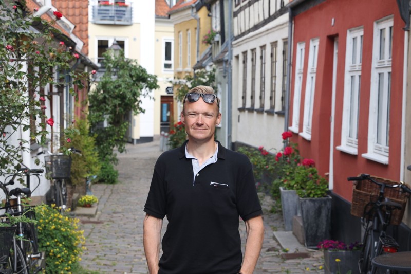 Kaare Bach Toft giver dig tip til oplevelser i byen i løbet af sommeren. Han er Chef for Marketing & Kommunikation hos VisitAalborg - Kaare Bach Toft er 41 år og bor selv i Nørresundby med Tina og deres søn Oliver. Privatfoto