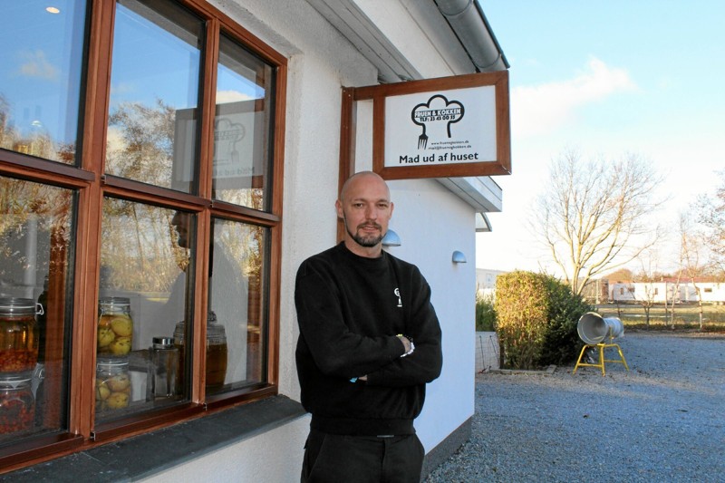 Skiltet over Peter Fruergaard vil snart blive udskiftet med det nye navn ”PeterKok - Mad ud af huset”. Foto: Ida Mehl Agerholm