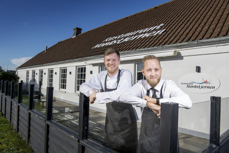 Christoffer Hallager (tv.) og Michaell Pedersen er begge udlært på Restaurant Nordstjernen, og nu træder Michaell Pedersen af efter to år som direktør/medejer af restauranten pr. 1/10.