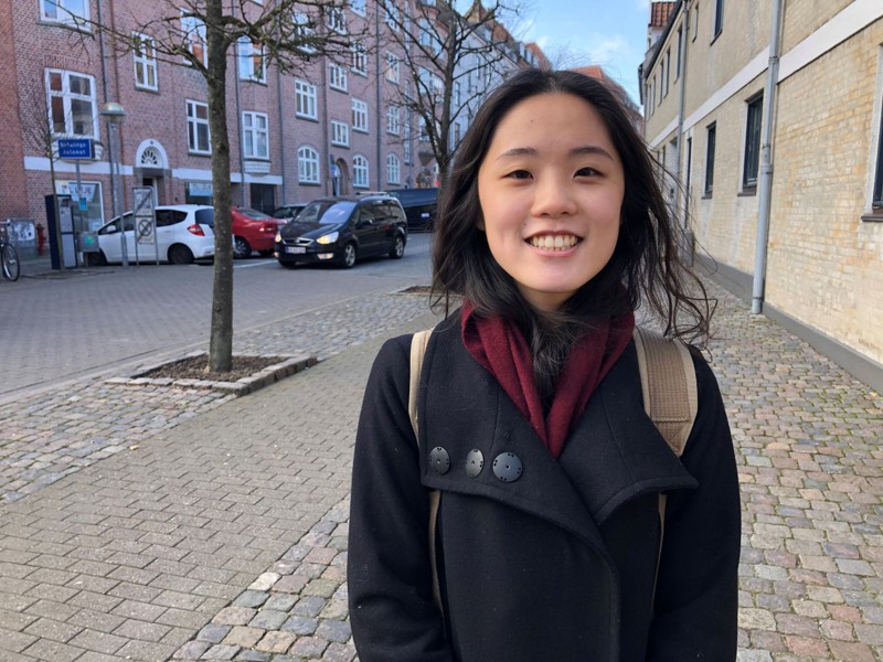 21-årige Yongxin Zhang kom til Danmark fra Kina, da hun var 15 år. I dag studerer hun interaktionsdesign på Aalborg Universitet.