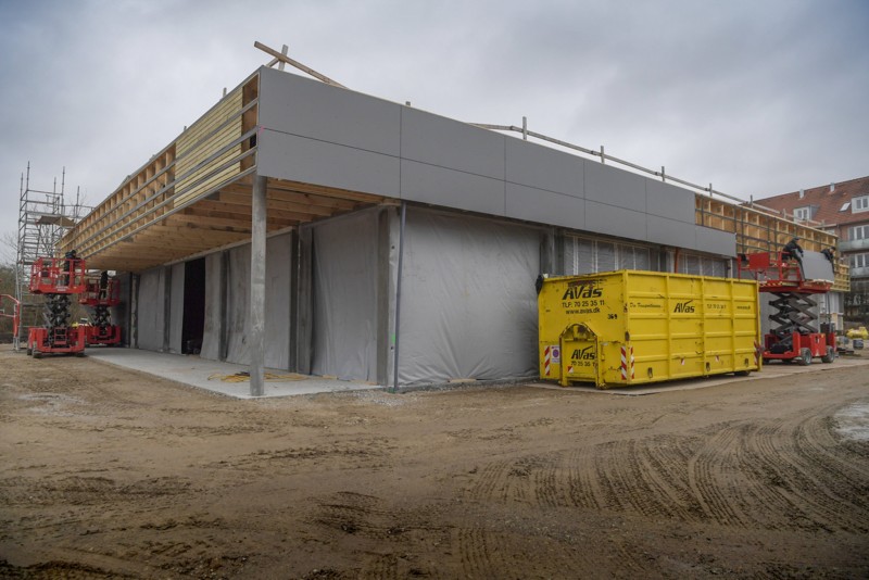Skelettet til den nye butik er samlet. Den nye Aldi bliver på 1200 kvadratmeter, hvilket er over 400 kvadratmeter mere end den gamle. Foto: Henrik Louis