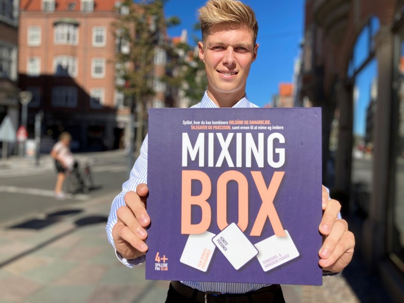 Jakob Hjorth med prototypen af spiller Mixing Box. Foto: Niels Skovmand